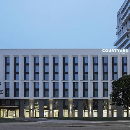 Courtyard By Marriott Hamburg City